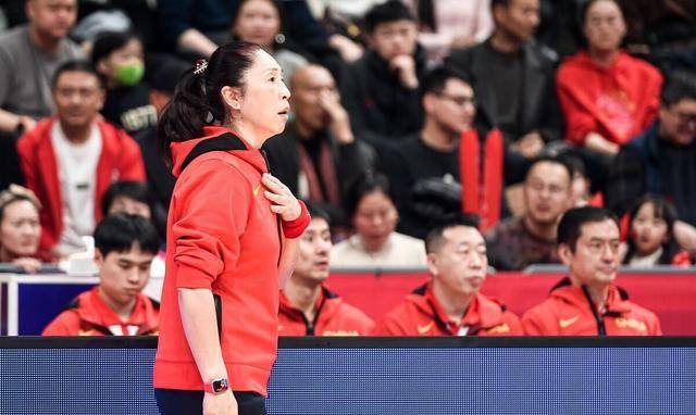 揭秘中国女篮负32分原因：主教练郑薇实事求是，呼吁与欧美强队多交手