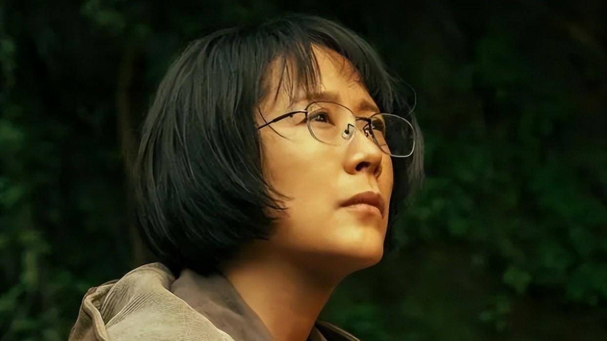 周冬雨一部《燃冬》将周冬雨推上风口浪尖,但是不可否认的是她获得的