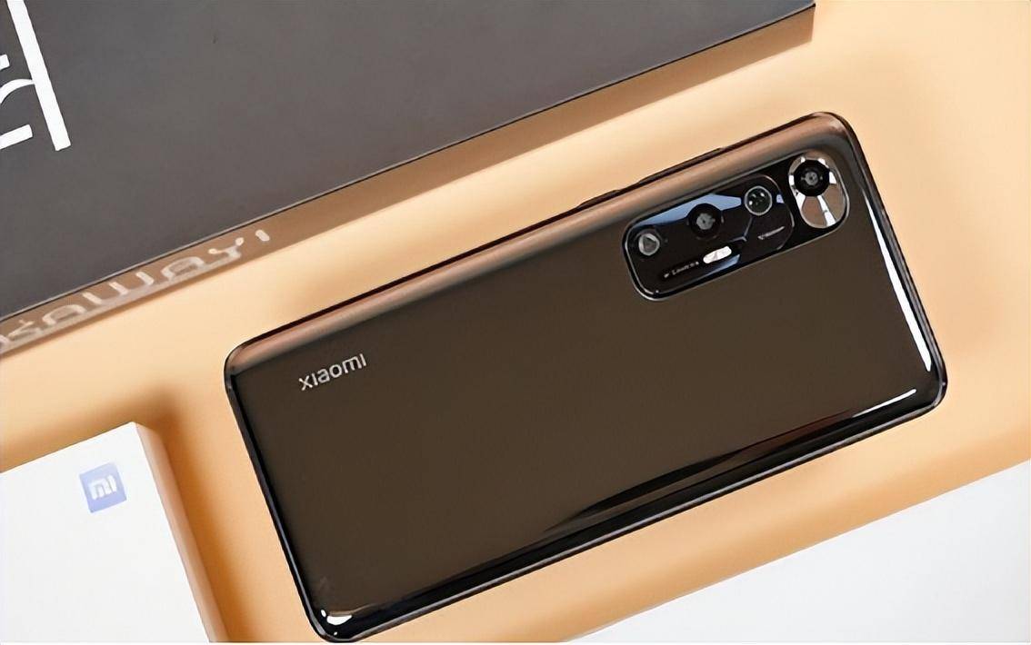 不得不说起酷派,去年酷派cool20pro就被当时网友封为新一代"影音手机"