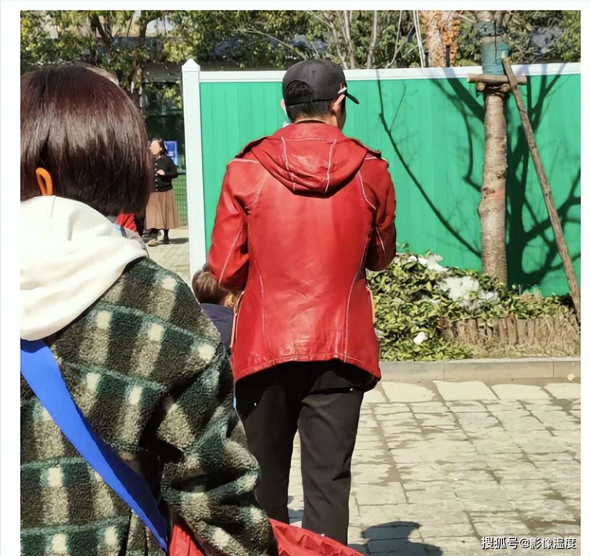 妻子李白特时尚,妹妹撒贝娜含蓄,龙凤胎太呆萌_小尼_网友_尼格买提