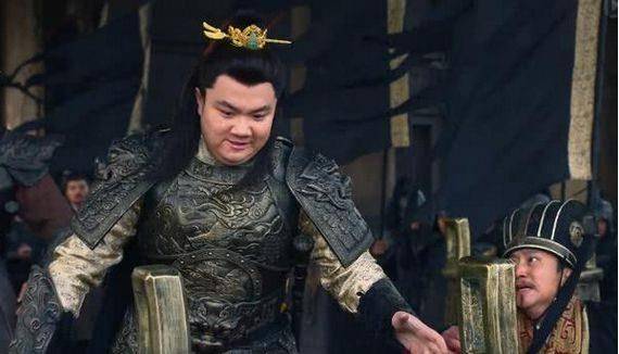 他叫嬴荡,举龙文赤鼎被砸死,若不死,统一六国就没啥事