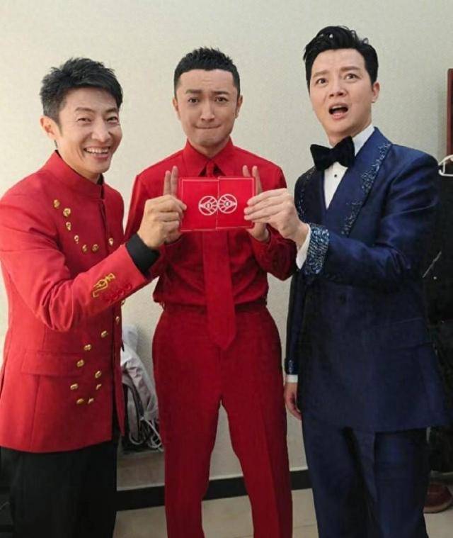 撒贝宁李白带龙凤胎回乡过年,小撒兄妹罕同框,俩混血娃呆萌可爱