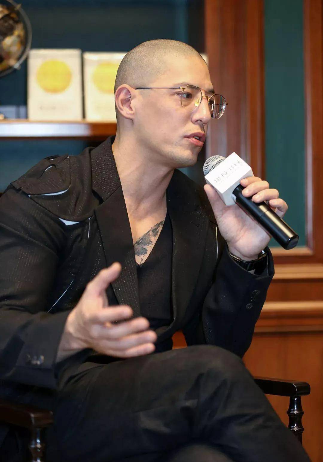 蒋万安和蒋友柏都是老蒋的曾孙,一个当市长,一个经商