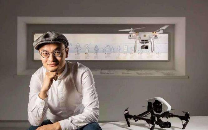 2006年,汪滔和自己的同学成立了大疆公司,一开始,公司只能做些简单的