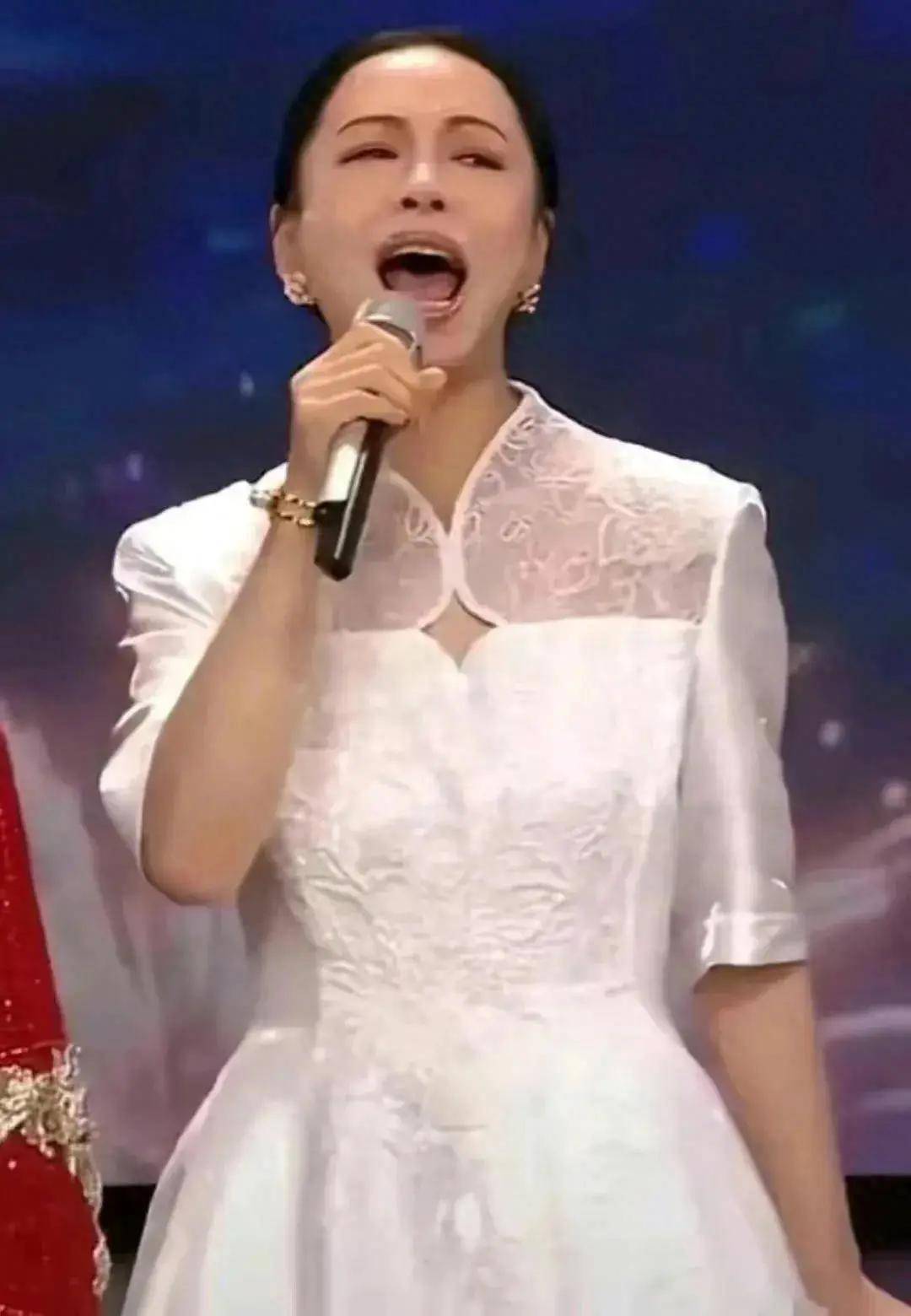 悬念之夜:黄绮珊的《难忘今宵》_情感_音乐_共鸣