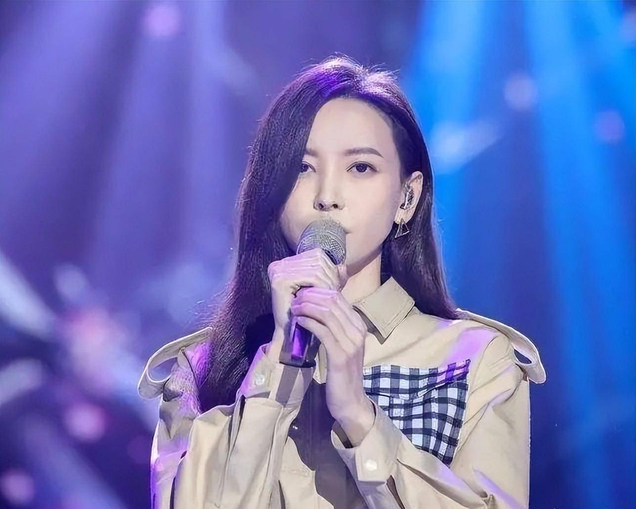 红得快,沉得更快,这6位"风光不再"的女星,各有各的_甘