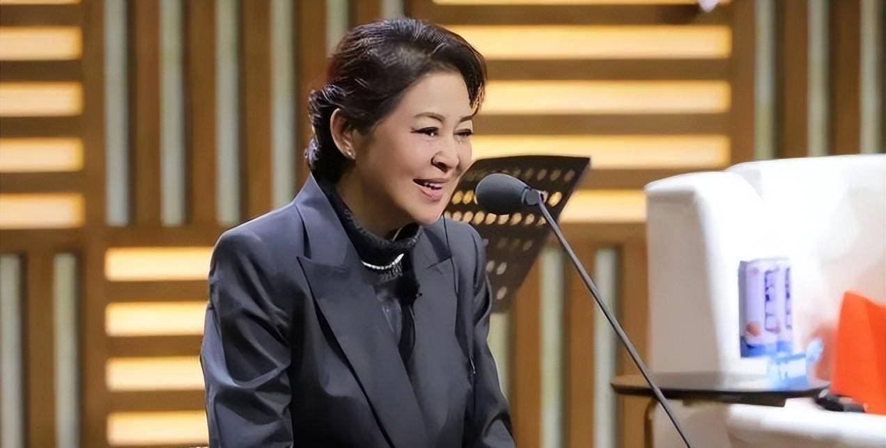 每次坚持不住的时候,都是赵老师在旁边鼓励,教导,直到有一天,两人并肩