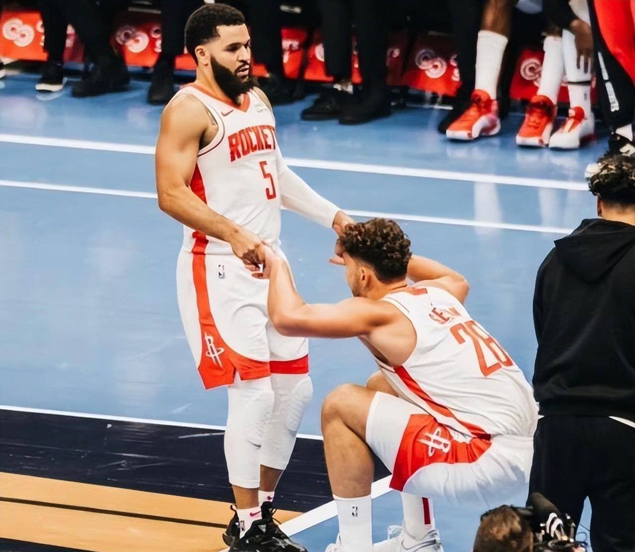 火箭两名控卫篮板和盖帽均领先,凸显双塔护篮能力不足.