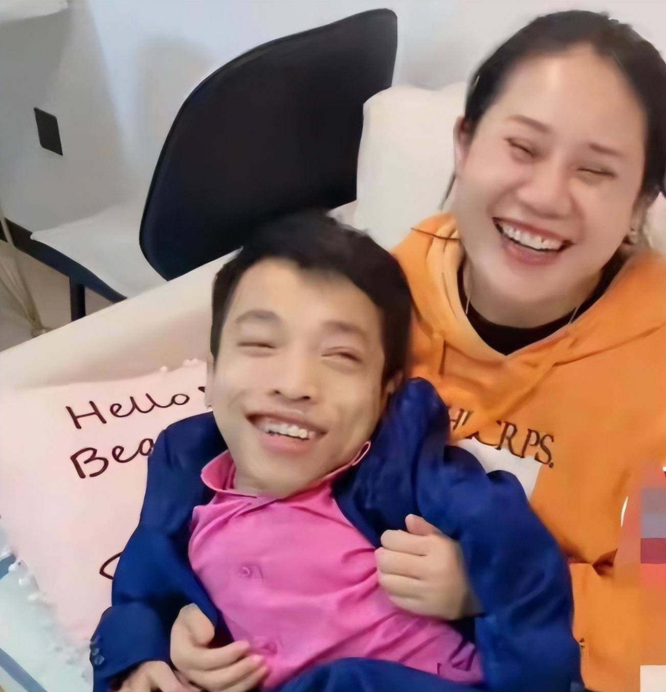 袖珍总裁李创利:身高80厘米坐婴儿车赚上亿身家,连娶两任美娇娘