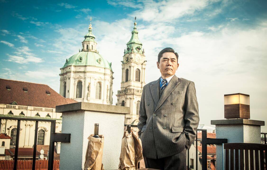 演员陈宝国:娶同学赵奎娥,结婚40年宠妻如宝,成年儿子让他犯愁_爱情