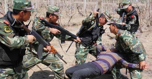 江西头号悍匪万光旭,从运动健将到恶魔,一人与37名_带