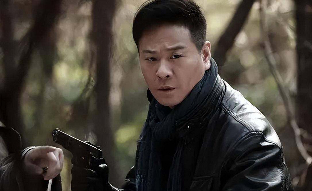 "硬汉"连奕名:为给女友名分不惜净身出户,低调结婚后