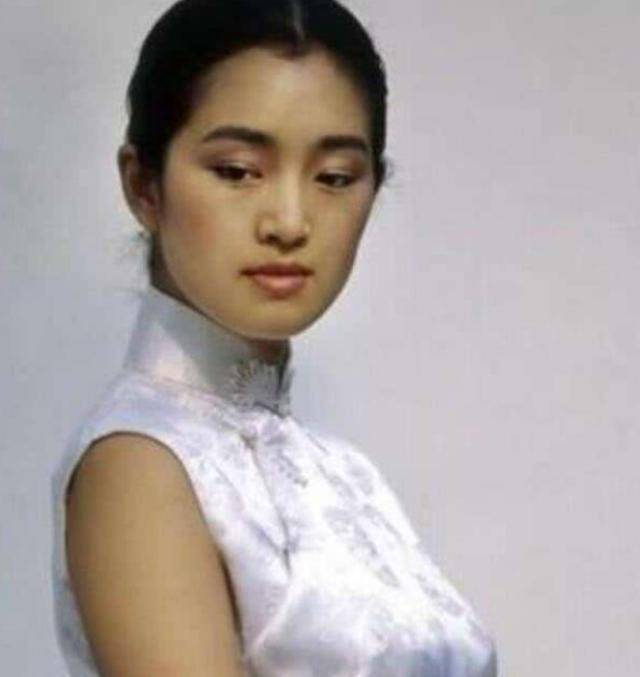 女皇巩俐的红毯史,就是中国电影的沉浮史?_旗袍_女人_经典