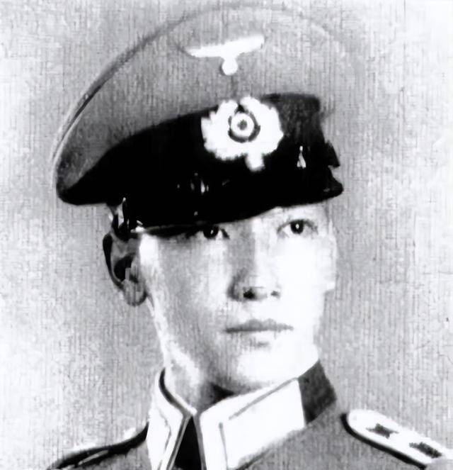 蒋纬国找戴季陶问生父是谁,戴季陶笑着拿出镜子,顿时