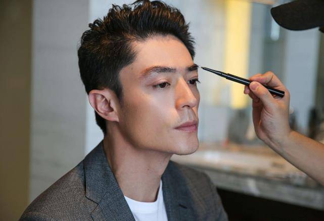 3,安悦溪剧中,安悦溪饰演的糖宝俏皮可爱,平时也很古灵精怪,很多粉丝