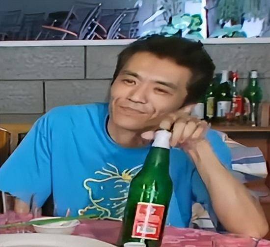 他曾在央视春晚搭档潘长江,消失多年本以为退休,原来