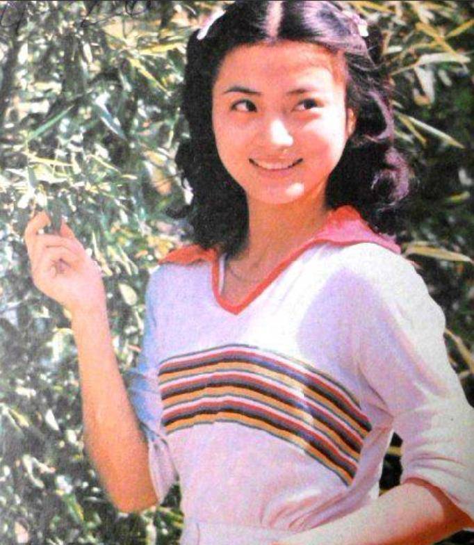 李玲玉:与初恋分手后,嫁外籍丈夫分居15年,现在人生了