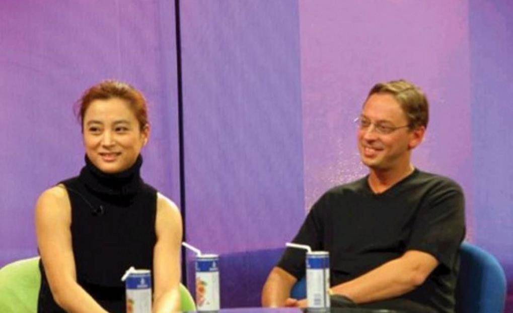 李玲玉与外籍丈夫杰瑞04 重获新生在国外疗愈之后,1996年年底,李玲玉