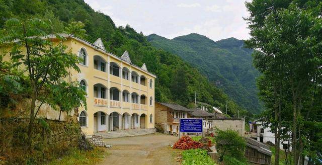 重庆这座山,很多本地人都没去过,门票20元,很适合户外