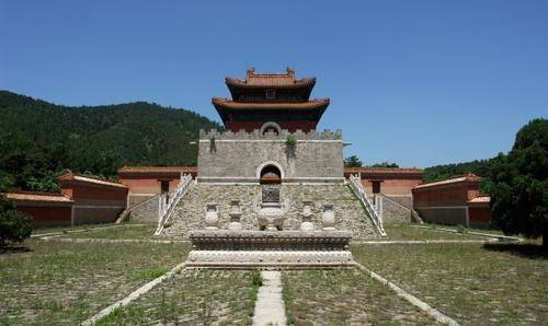 清穆宗同治皇帝惠陵宝顶,地宫内葬着同治皇帝和皇后阿鲁特氏原创