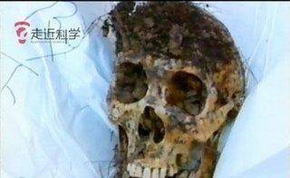 盗墓贼扔出的皇帝头骨上长了36颗牙,棺材歪了219年_猴娃_乾隆_牙齿