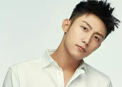 男人爱不爱你,从他给你擦头发的动作就能看出来_郭子