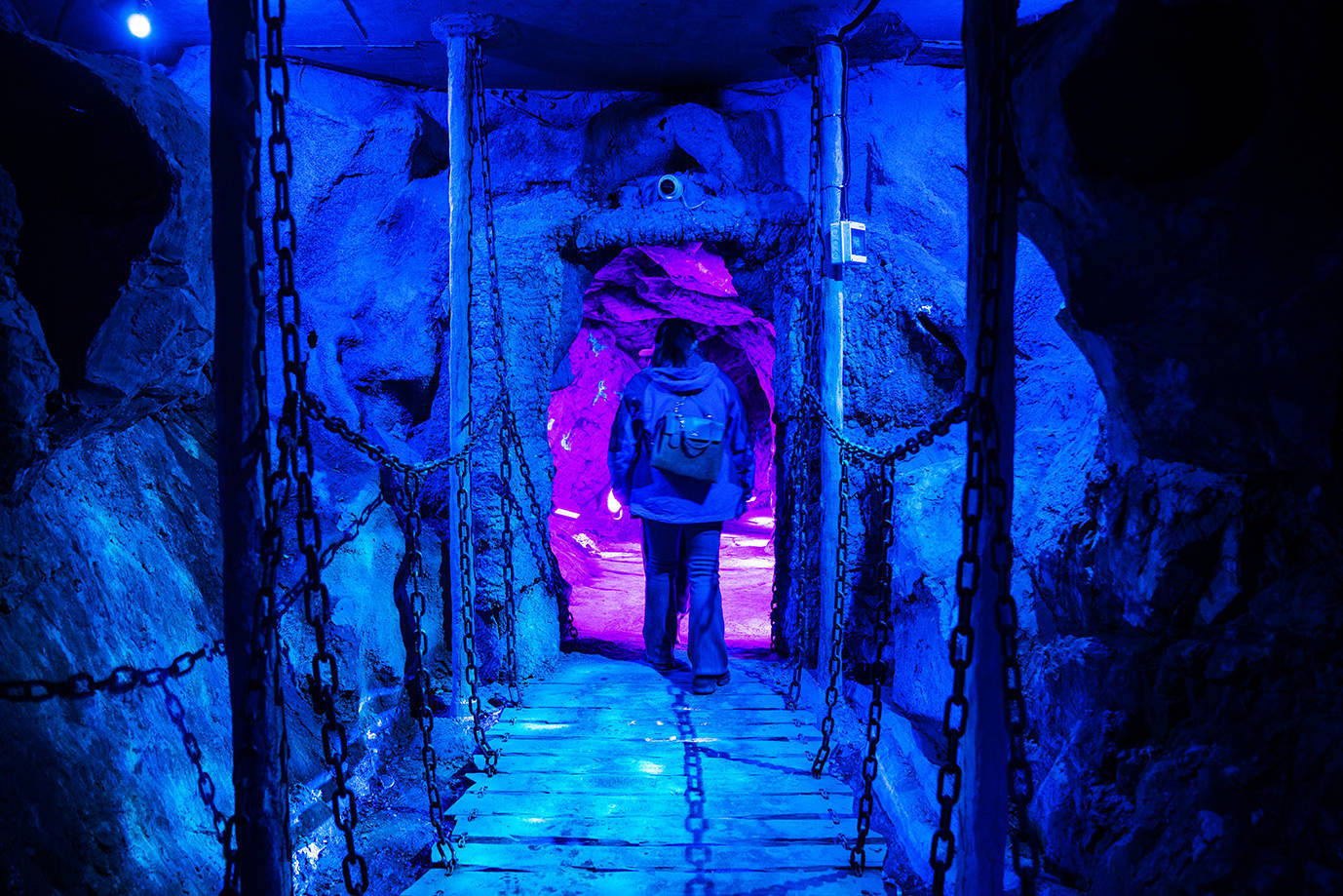 探索尘封20年的活死人墓,墓内出乎意料的精彩,还找到