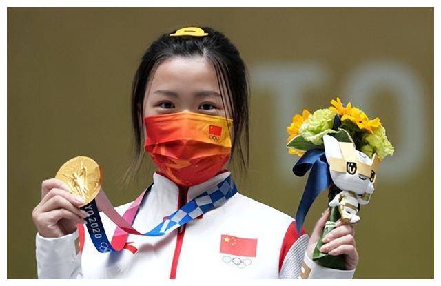 杨倩是中国体育代表团在2021年夏天举办的东京奥运会上的一颗耀眼新星