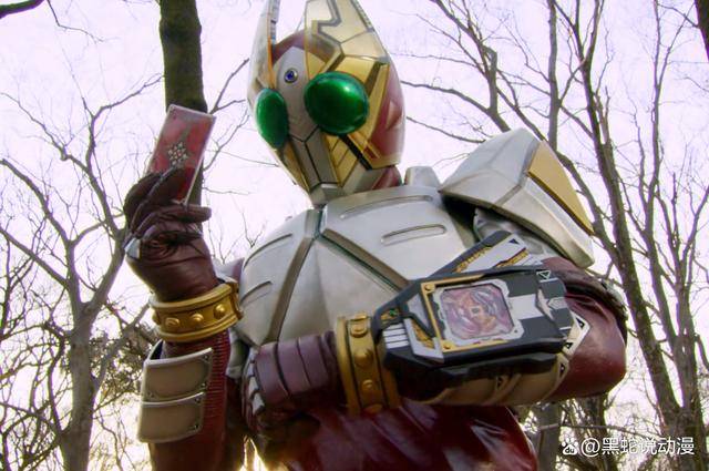 假面骑士格连成功解锁帝皇形态 金光闪闪的皮套 比帝皇剑还要亮