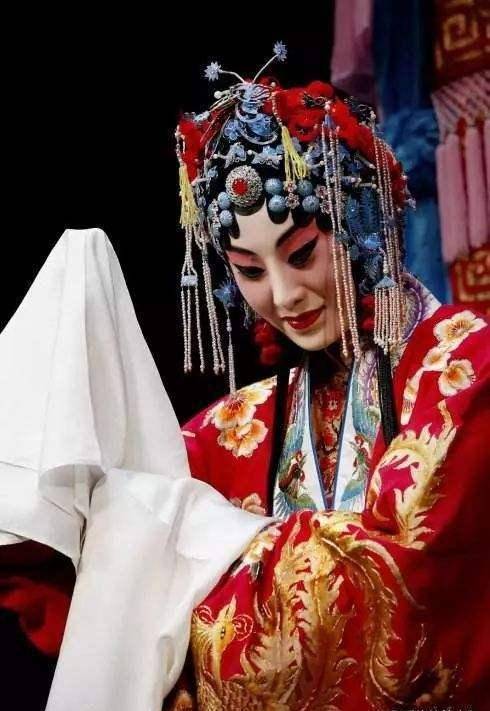 不要再说因为德云社知道张火丁,王珮瑜了,这是在给德云社招黑_郭德纲