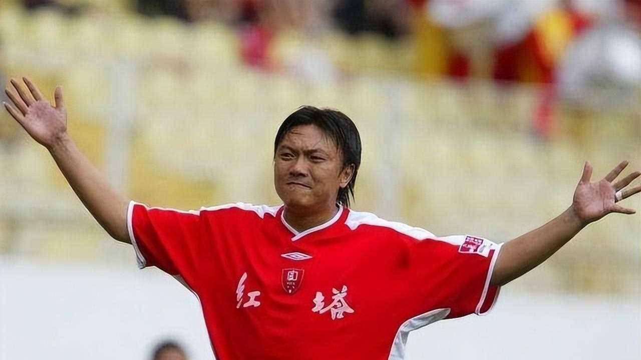 1999年,国足硬汉魏群为了朋友出头,被小混混砍了17刀_许辉和_冲突_的