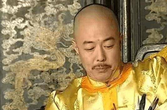 张廷玉被康熙连贬3级,回家却笑着对儿子讲了8个字,字