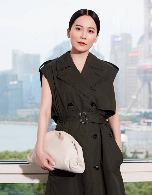 今年流行的是"云朵包",俞飞鸿背上后潮!