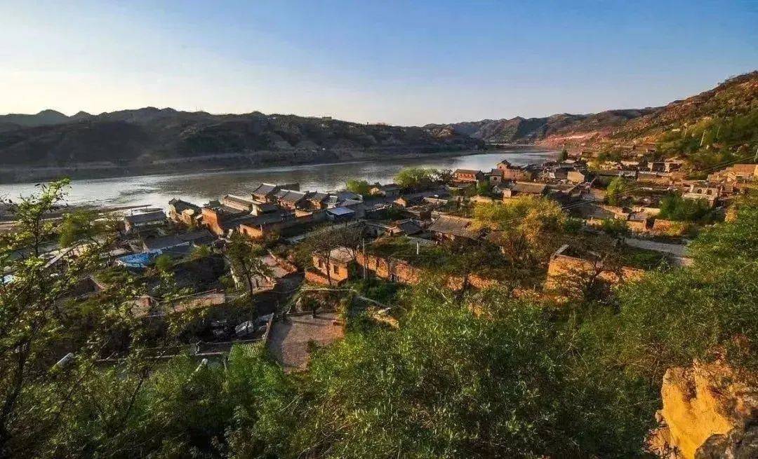 【李家山】李家山位于山西省临县碛口古镇南五华里处,是中国历史文化