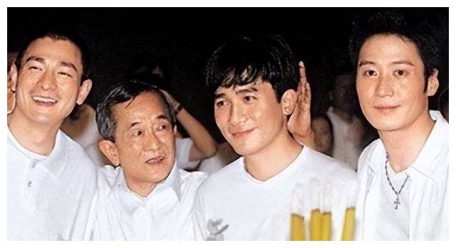 白龙王作为一个神秘的存在,给予了主角刘德华指点迷津,让我们看到了