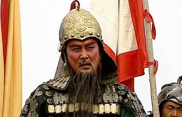 4:轻松解决车胄.5:1回合劈颜良.6:3回合后,刀砍文丑.7:1招劈孔秀.