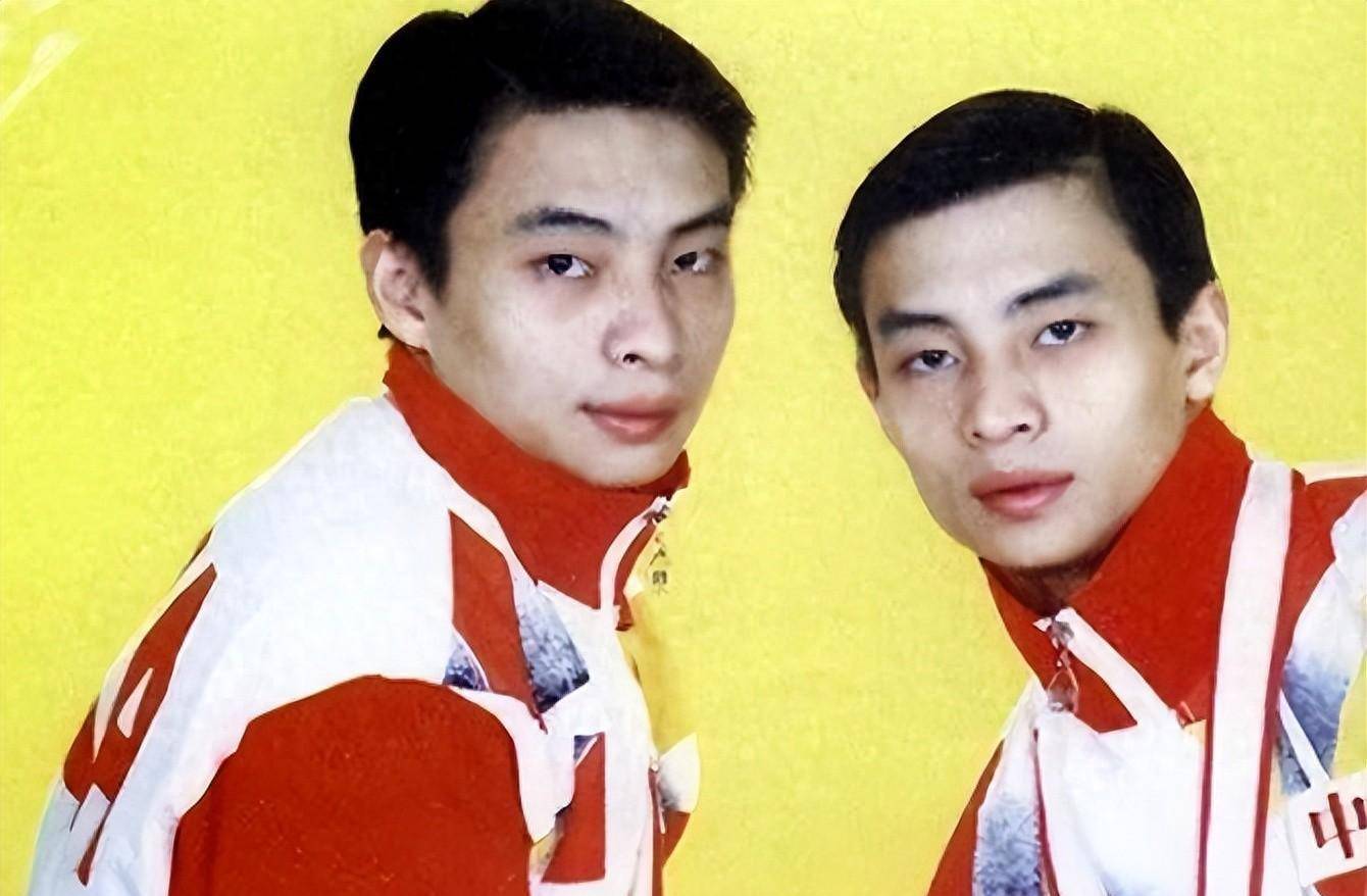 体操兄弟李小双李大双,两人头发都已花白,结婚多年都