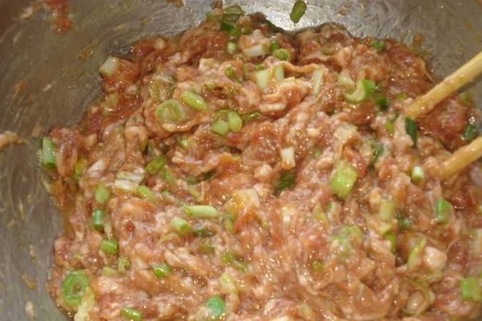 所以大家以后如果在做饺子的时候,完全可以试一下这个做法来做,这样的