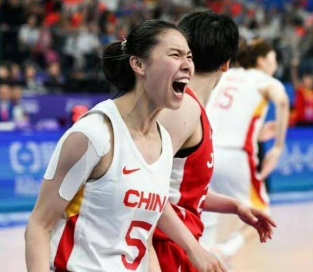 辽篮名宿随手一秀,女篮成功的原因有了,男篮该汗颜_中国_投篮_姑娘