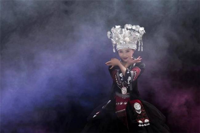 中国歌舞编导夏冰苗舞剧照:花山神女_泼光_银光_精魂