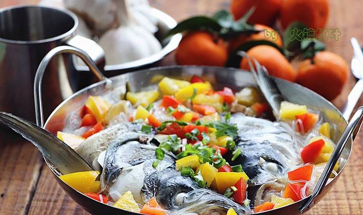 这样做的剁椒鱼头锅,太鲜美了,老少都能吃_鳙鱼_是一种_甜椒