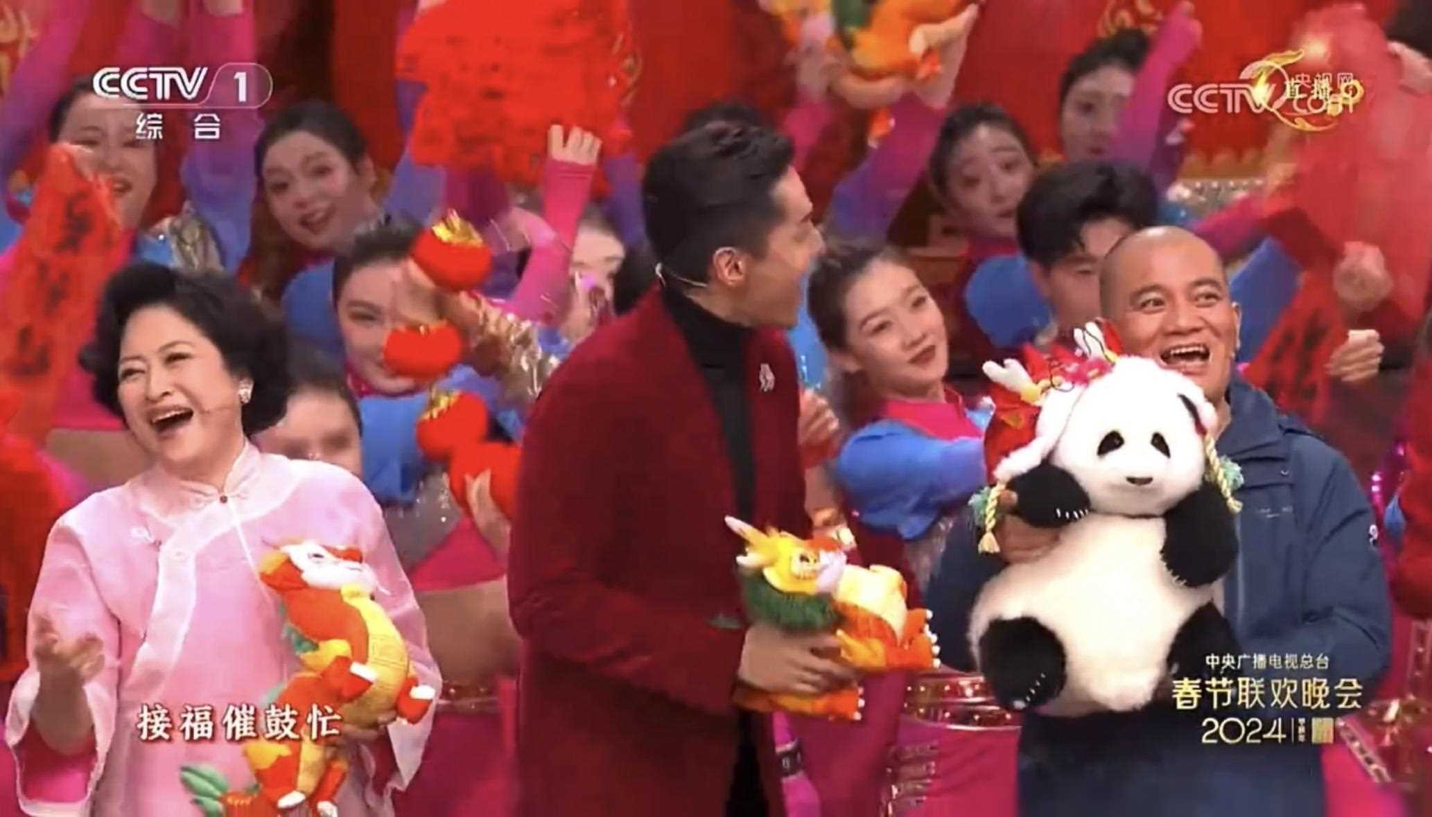 四川的"顶流"女明星 花花上春晚了!_大熊猫_保护_国宝