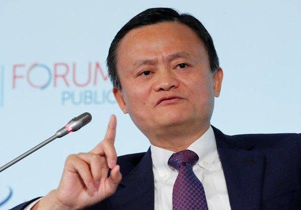 马云一家围坐在一起,品尝着美味的家常菜,张瑛特意为