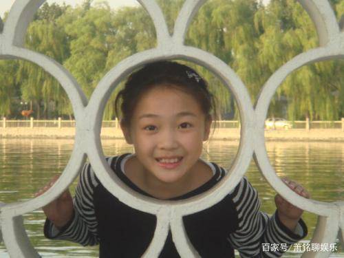 6岁出道为替母还债,因演哭戏一夜成名,如今23岁的她美到认不出_齐如意