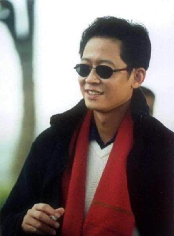 2000年10月,王志文被30家媒体联合讽刺,淡然表示:我不