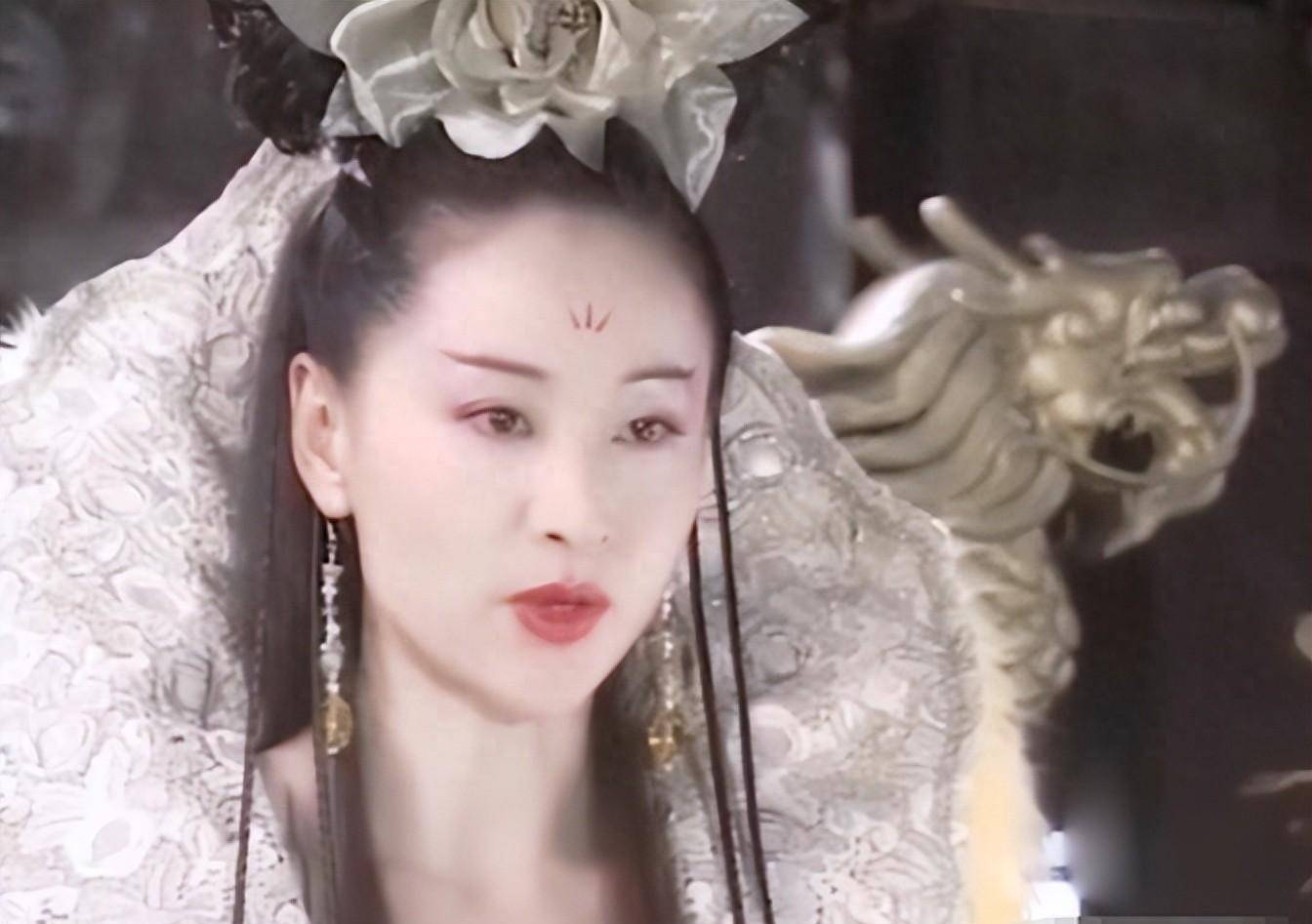 "邀月宫主"于莉:张艺谋视她为白月光,却成在香港也败