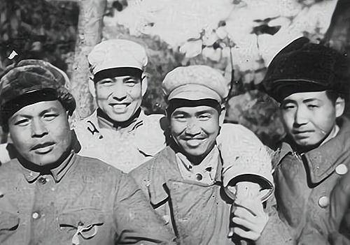 中不赏不罚,被授予上校军衔属于正常的标准之内;段龙章降职为正团级