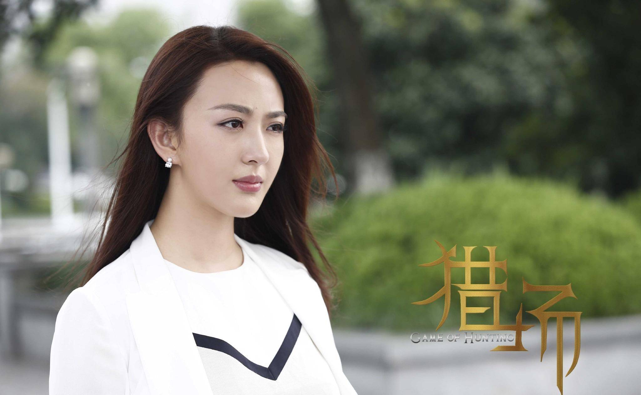 本是杨幂的女助理,因颜值太高被导演看中,和胡歌搭档