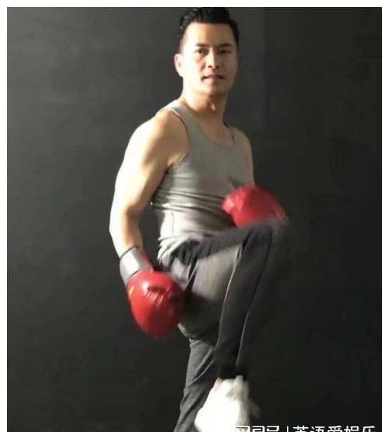 两人相识不久后就陷入了热恋,彼时不少人都嘲讽吕良伟"吃软饭",可他