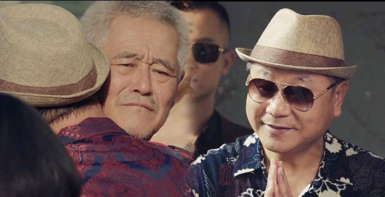 《刘老根》主要讲述了德高望重的刘老根被儿子顶下来后,便去城里沽怂